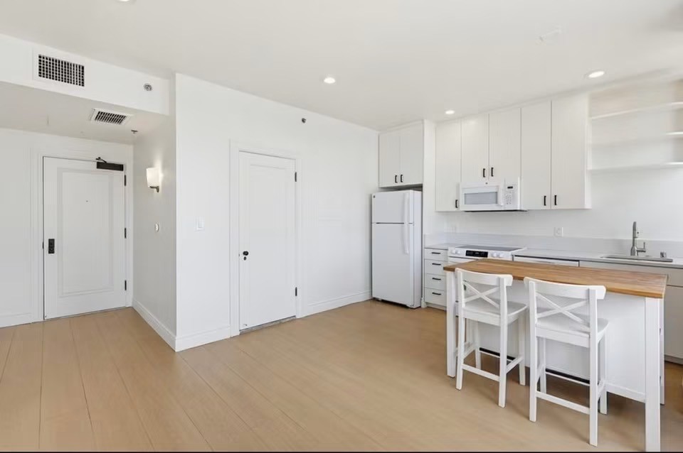 Remodeled 1BR Condo in El Cortez with Parking Remodeled 1BR Condo in El Cortez with Parking - Apartment for Rent - www.sharvarok.com