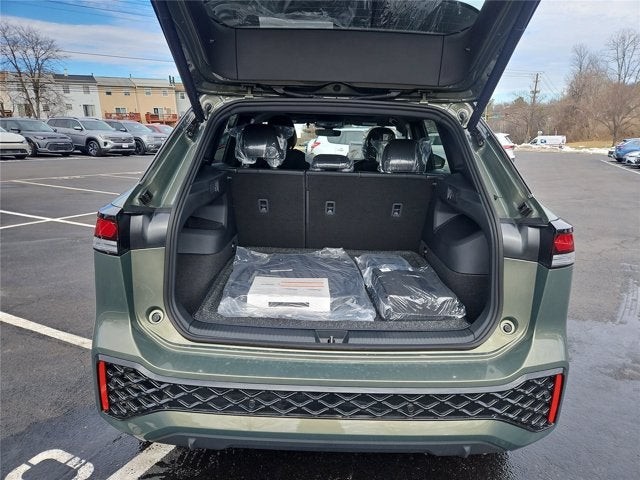 2025 Volkswagen Tiguan SE R-Line Black — 12,282 miles — $32,995 - Used Car Dealership 2025 Volkswagen Tiguan SE R-Line Black — 12,282 miles — $32,995 - Used Car Dealership - www.sharvarok.com