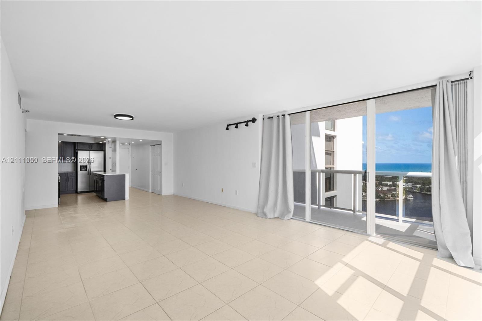 Продається: 20505 E Country Club Dr Unit 1938, Aventura, FL Продається: 20505 E Country Club Dr Unit 1938, Aventura, FL - Апартаменти на продаж - www.sharvarok.com