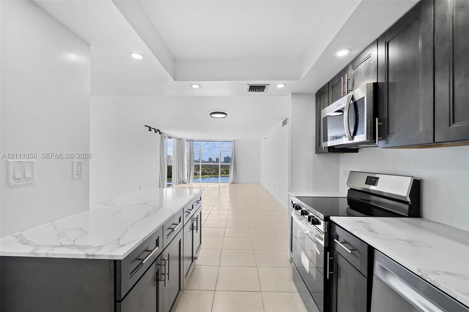 Продається: 20505 E Country Club Dr Unit 1938, Aventura, FL - Апартаменти на продаж Продається: 20505 E Country Club Dr Unit 1938, Aventura, FL - Апартаменти на продаж - www.sharvarok.com