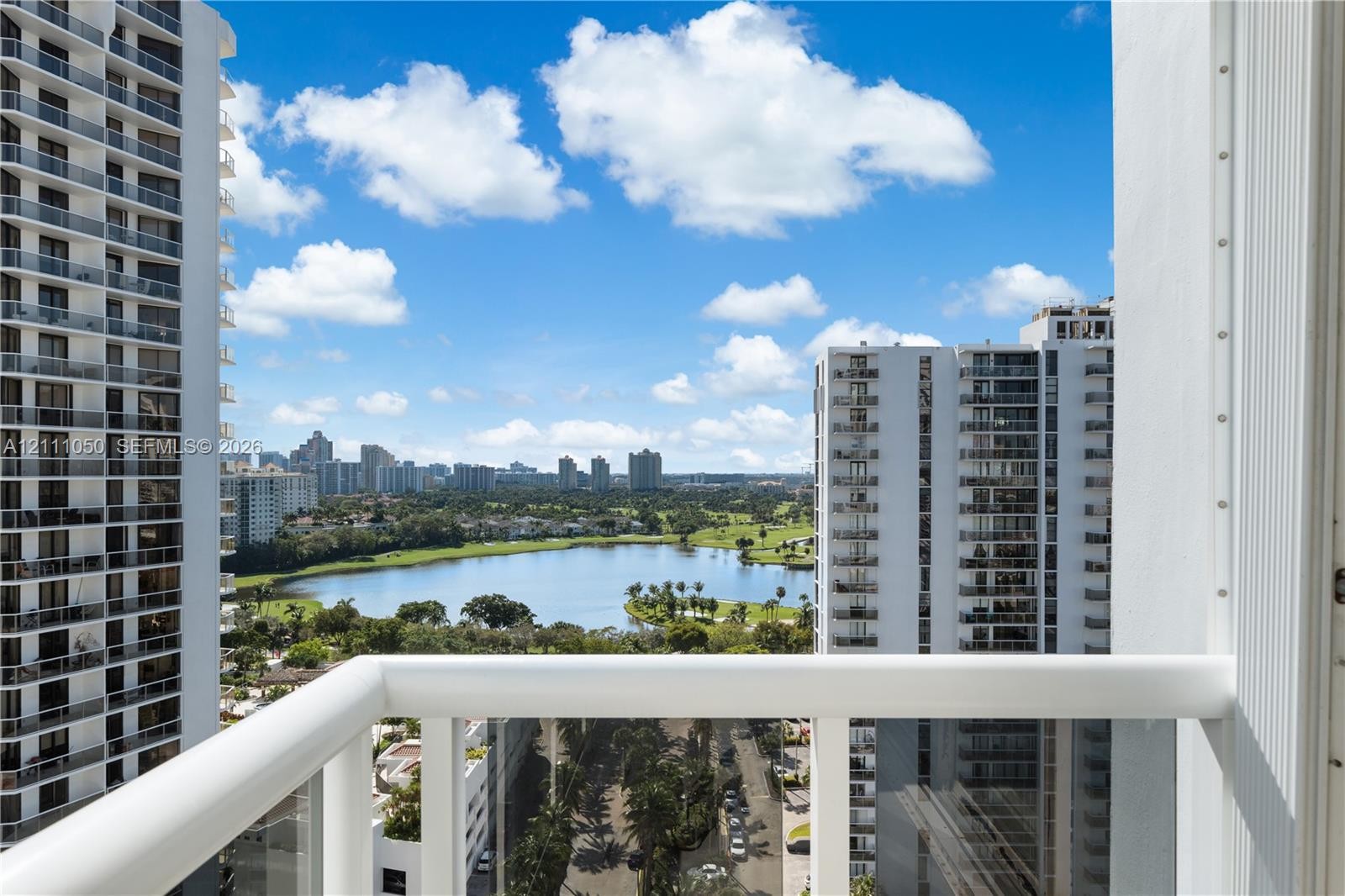 Продається: 20505 E Country Club Dr Unit 1938, Aventura, FL - Апартаменти на продаж Продається: 20505 E Country Club Dr Unit 1938, Aventura, FL - Апартаменти на продаж - www.sharvarok.com